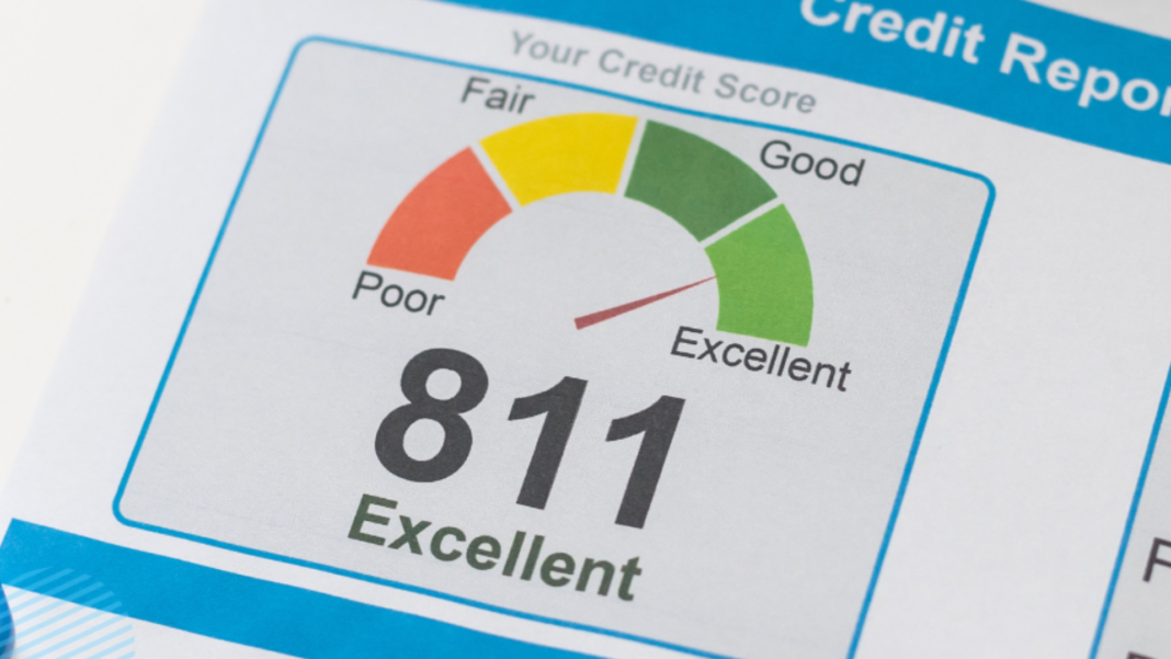 Image of credit report with 811 score